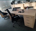 Schreibtisch mittel x 5, Kleiderschrank 2-türig x 4, Rollcontainer x 5, Drehstuhl x 3
