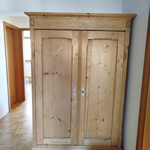 Kleiderschrank