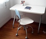 biurko i krzeslo