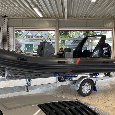 RIB on boattrailer with road permit can be towed