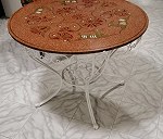 Mesa con tapa de piedra