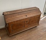 Küchenstuhl x 1, Fernseher gross (grösser als 40") x 1, Umzugskarton mittelgross x 14, Antique chest